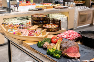 台南美食餐廳│食東西自助餐廳-多國百匯BUFFET料理